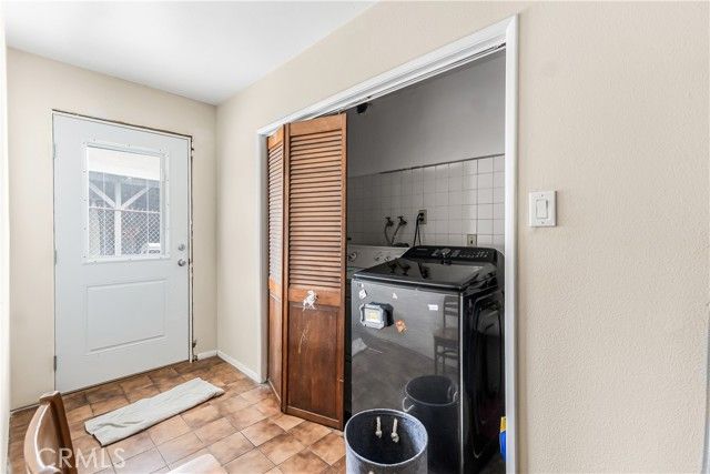 953 Hollins, Los Angeles, CA 90023