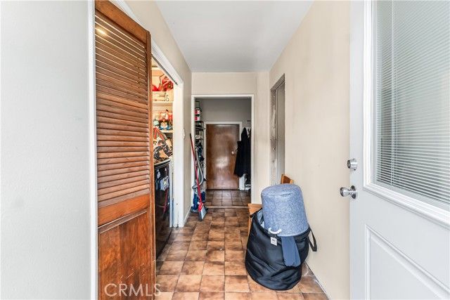 953 Hollins, Los Angeles, CA 90023