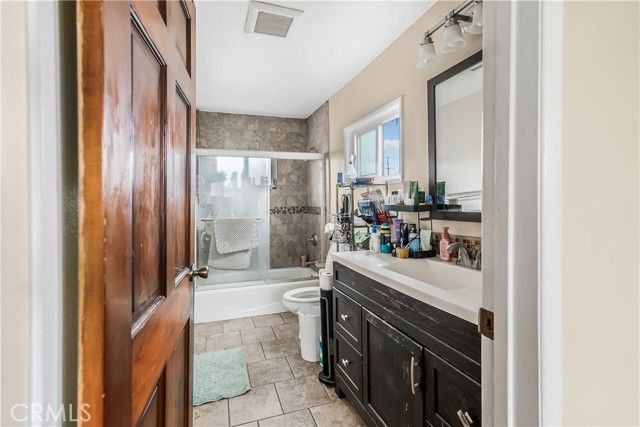 953 Hollins, Los Angeles, CA 90023