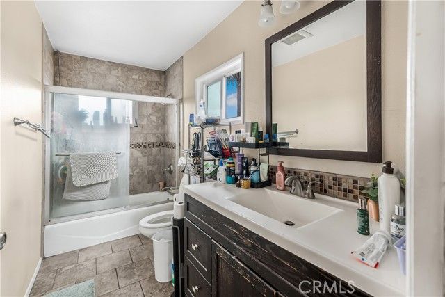 953 Hollins, Los Angeles, CA 90023