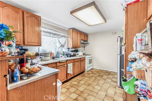 953 Hollins, Los Angeles, CA 90023