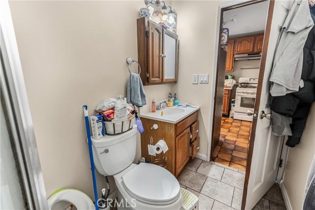 953 Hollins, Los Angeles, CA 90023