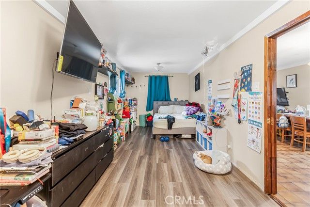 953 Hollins, Los Angeles, CA 90023