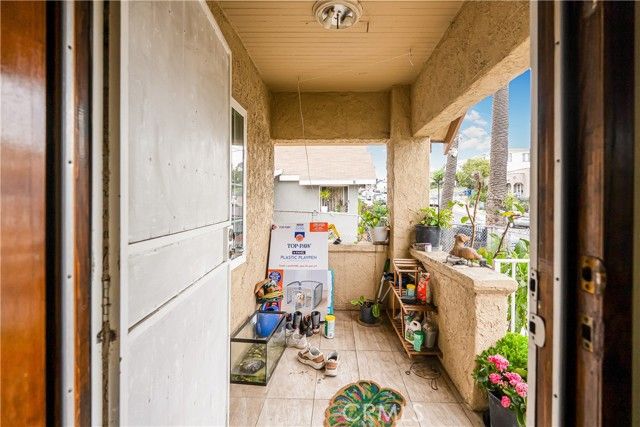 953 Hollins, Los Angeles, CA 90023