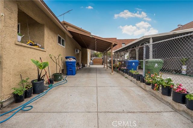 953 Hollins, Los Angeles, CA 90023