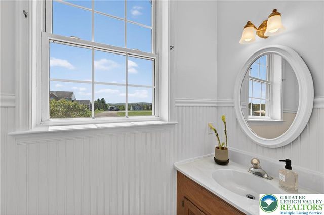353 Farmington Road, Upper Macungie Twp, PA 18031
