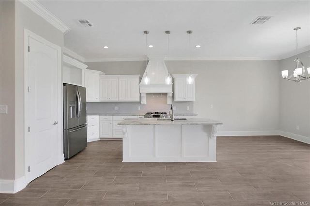 6508 White Oleander Circle W, Lake Charles, LA 70605