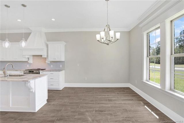 6508 White Oleander Circle W, Lake Charles, LA 70605