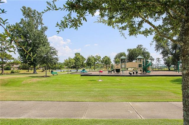 6508 White Oleander Circle W, Lake Charles, LA 70605