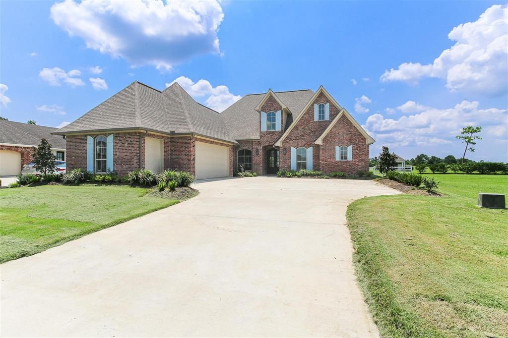 6508 White Oleander Circle W, Lake Charles, LA 70605