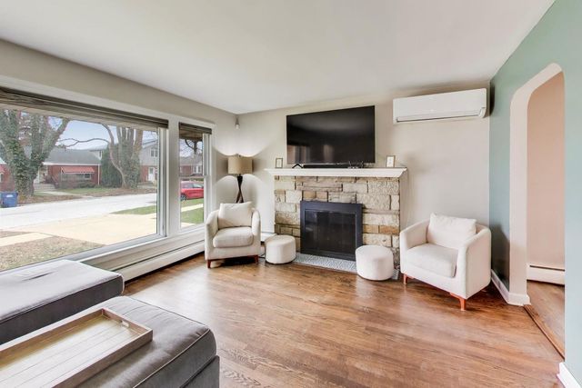 9309 S Lawndale Avenue, Evergreen Park, IL 60805