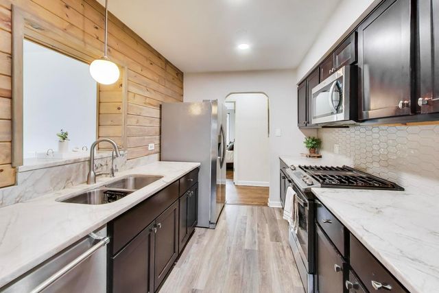 9309 S Lawndale Avenue, Evergreen Park, IL 60805