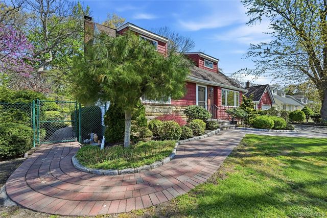 9 Robinson Street, Shoreham, NY 11786