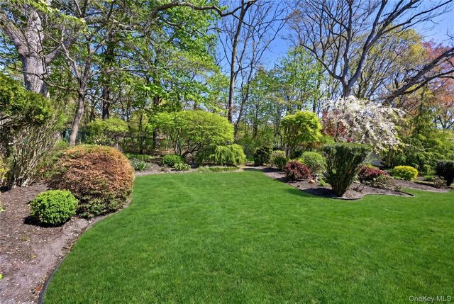 9 Robinson Street, Shoreham, NY 11786