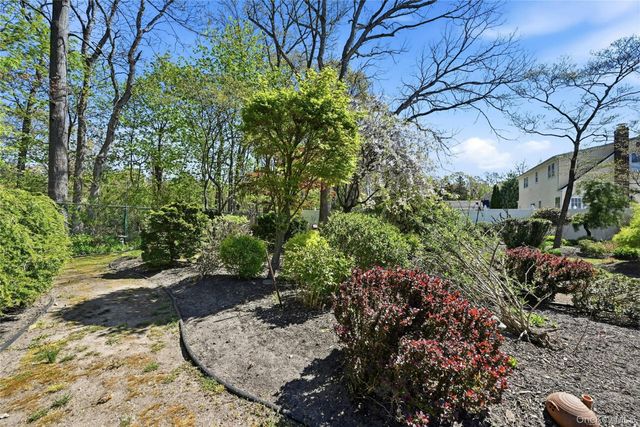 9 Robinson Street, Shoreham, NY 11786