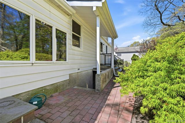 9 Robinson Street, Shoreham, NY 11786