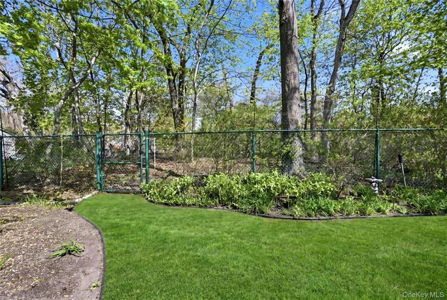 9 Robinson Street, Shoreham, NY 11786