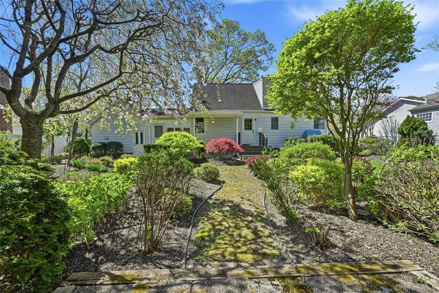 9 Robinson Street, Shoreham, NY 11786