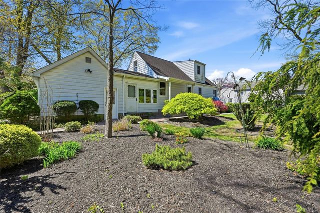 9 Robinson Street, Shoreham, NY 11786