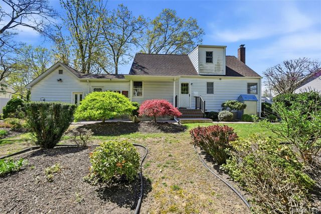 9 Robinson Street, Shoreham, NY 11786