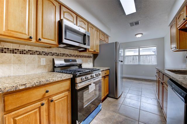 4814 Big Reef Drive, Bacliff, TX 77518