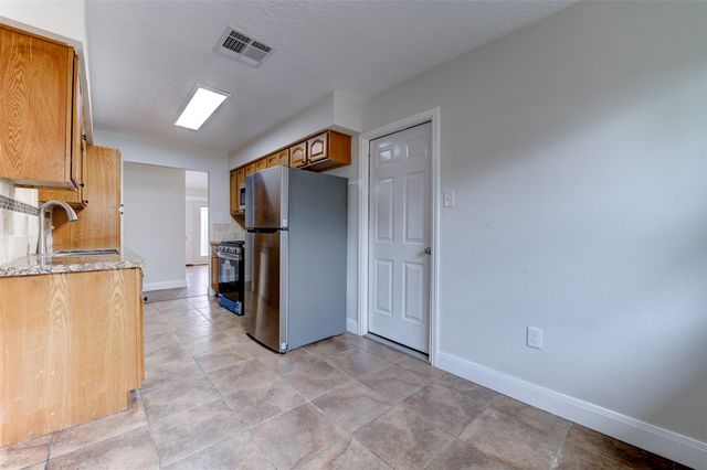 4814 Big Reef Drive, Bacliff, TX 77518