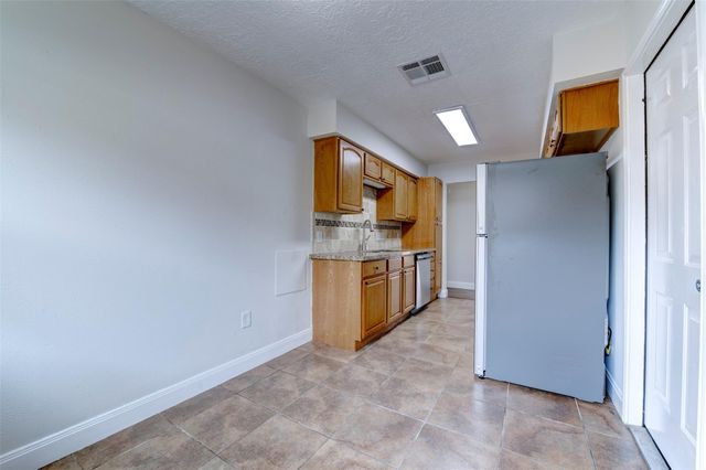4814 Big Reef Drive, Bacliff, TX 77518