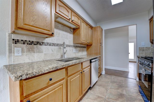 4814 Big Reef Drive, Bacliff, TX 77518