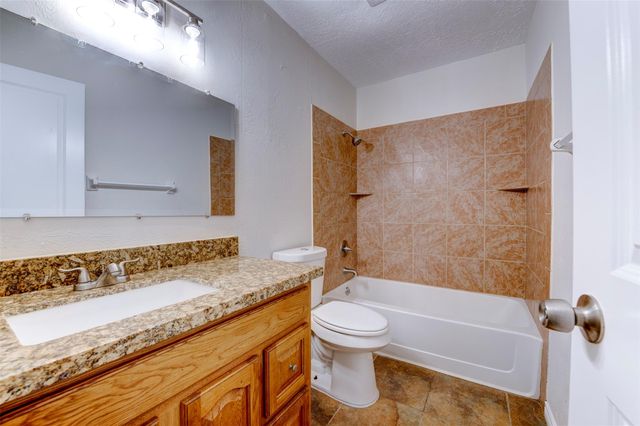 4814 Big Reef Drive, Bacliff, TX 77518