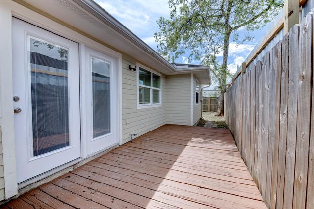 4814 Big Reef Drive, Bacliff, TX 77518