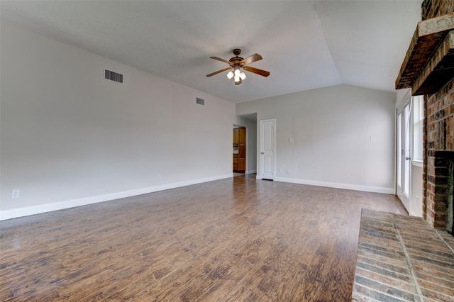 4814 Big Reef Drive, Bacliff, TX 77518