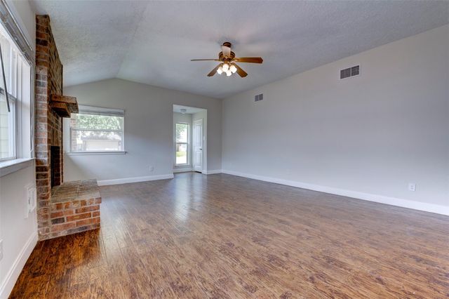 4814 Big Reef Drive, Bacliff, TX 77518