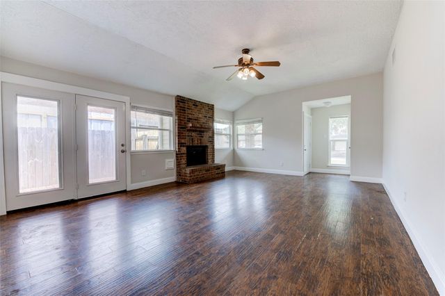 4814 Big Reef Drive, Bacliff, TX 77518