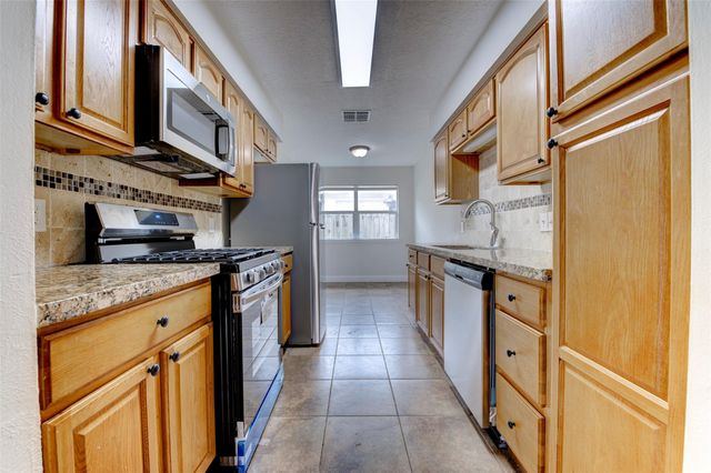 4814 Big Reef Drive, Bacliff, TX 77518