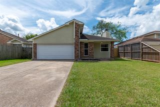4814 Big Reef Drive, Bacliff, TX 77518