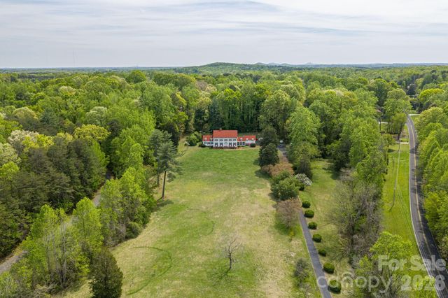 1233 General Hoke Drive, Lincolnton, NC 28092