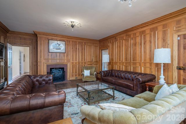 1233 General Hoke Drive, Lincolnton, NC 28092