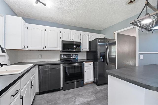 16916 HART Avenue, Independence, MO 64055