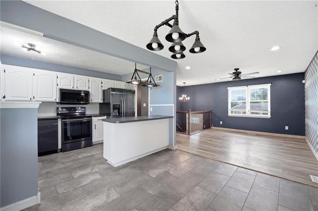 16916 HART Avenue, Independence, MO 64055