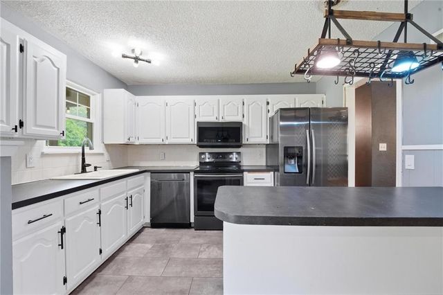 16916 HART Avenue, Independence, MO 64055