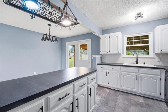 16916 HART Avenue, Independence, MO 64055