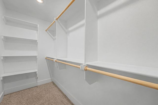 1413 E Riverton Road, Nixa, MO 65714