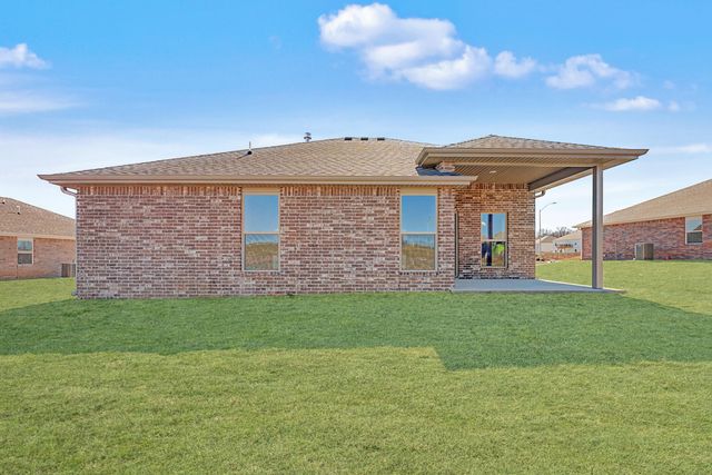 1413 E Riverton Road, Nixa, MO 65714