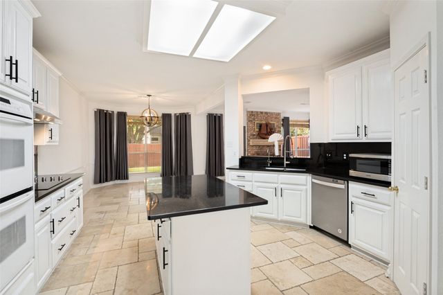 5820 Willow Wood Lane, Dallas, TX 75252