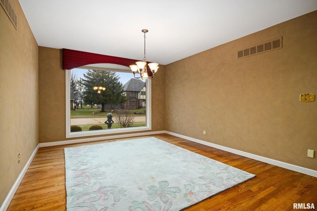 15 PENNSYLVANIA Court, Morton, IL 61550