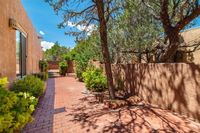 609 Vista de la Ciudad, Santa Fe, NM 87501