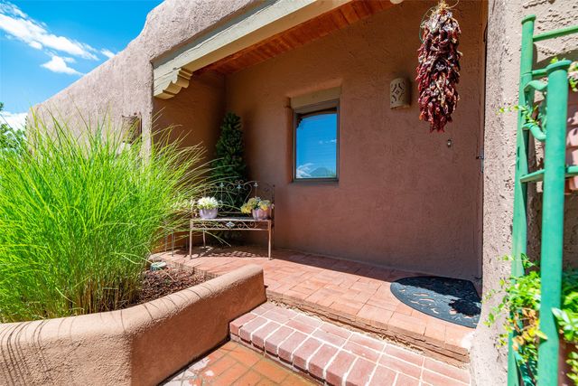 609 Vista de la Ciudad, Santa Fe, NM 87501