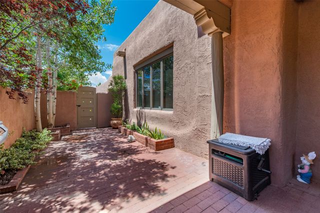 609 Vista de la Ciudad, Santa Fe, NM 87501