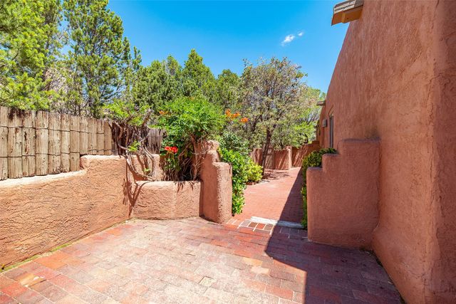 609 Vista de la Ciudad, Santa Fe, NM 87501
