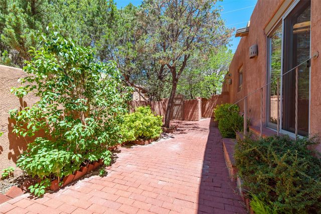 609 Vista de la Ciudad, Santa Fe, NM 87501